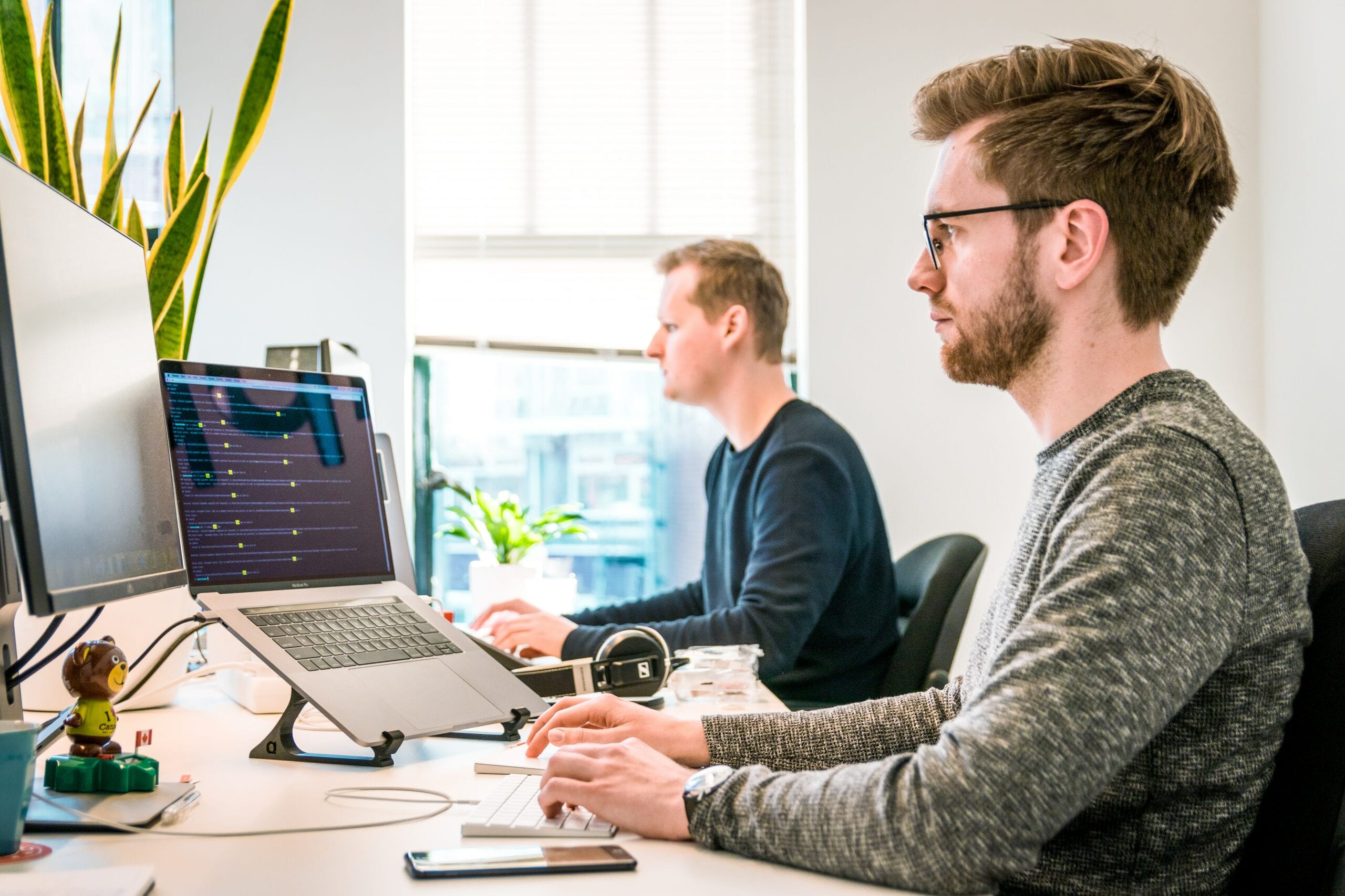3 Online Side Investment Ideas for Digital Nomads
