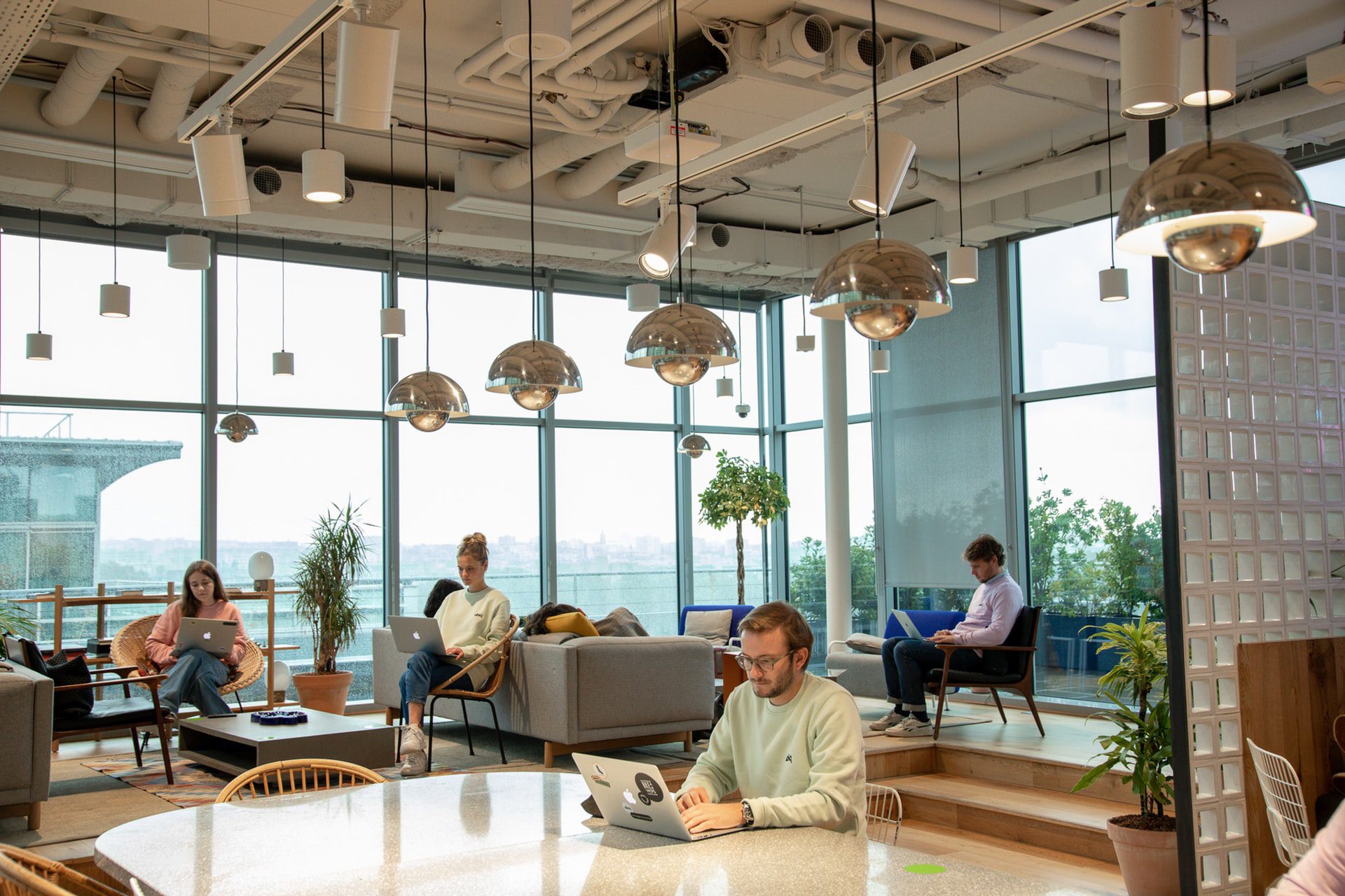 The Ultimate Checklist before Accepting A Job In A Hybrid Workplace