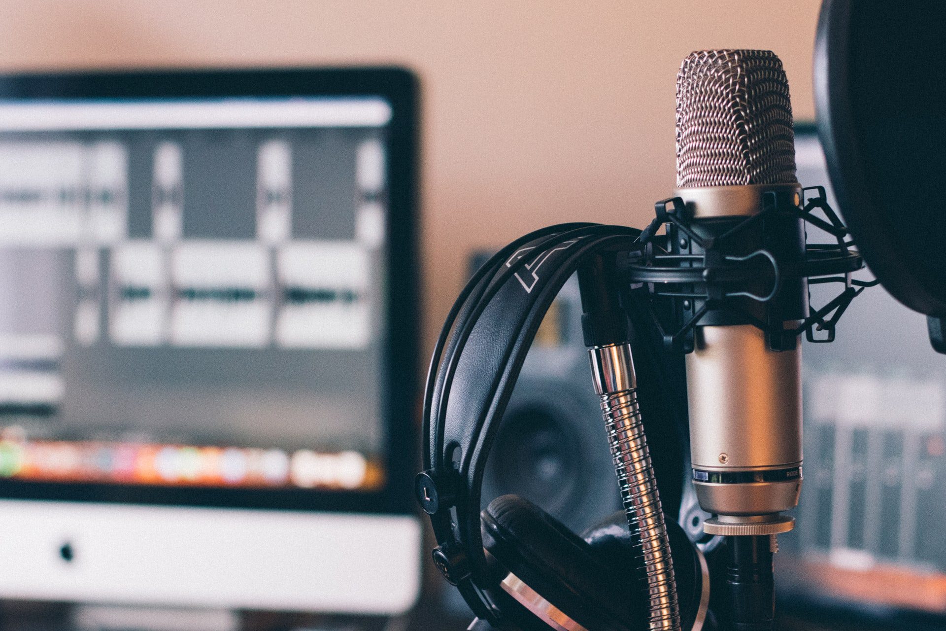 Best Podcasts for Digital Nomads in 2022
