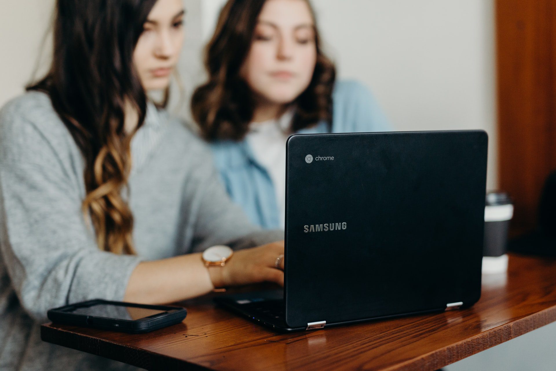8 Companies that Switched to Remote and Hybrid Workforces