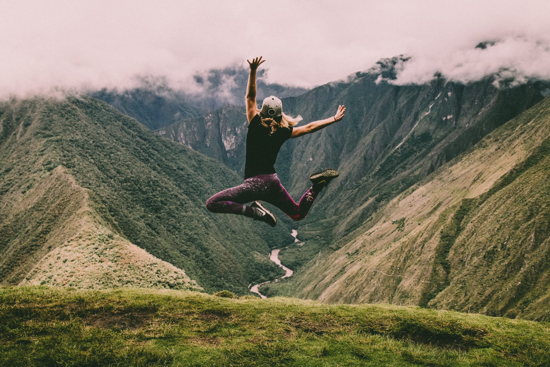Investing for Digital Nomads: How to Build Your Wealth on the Go