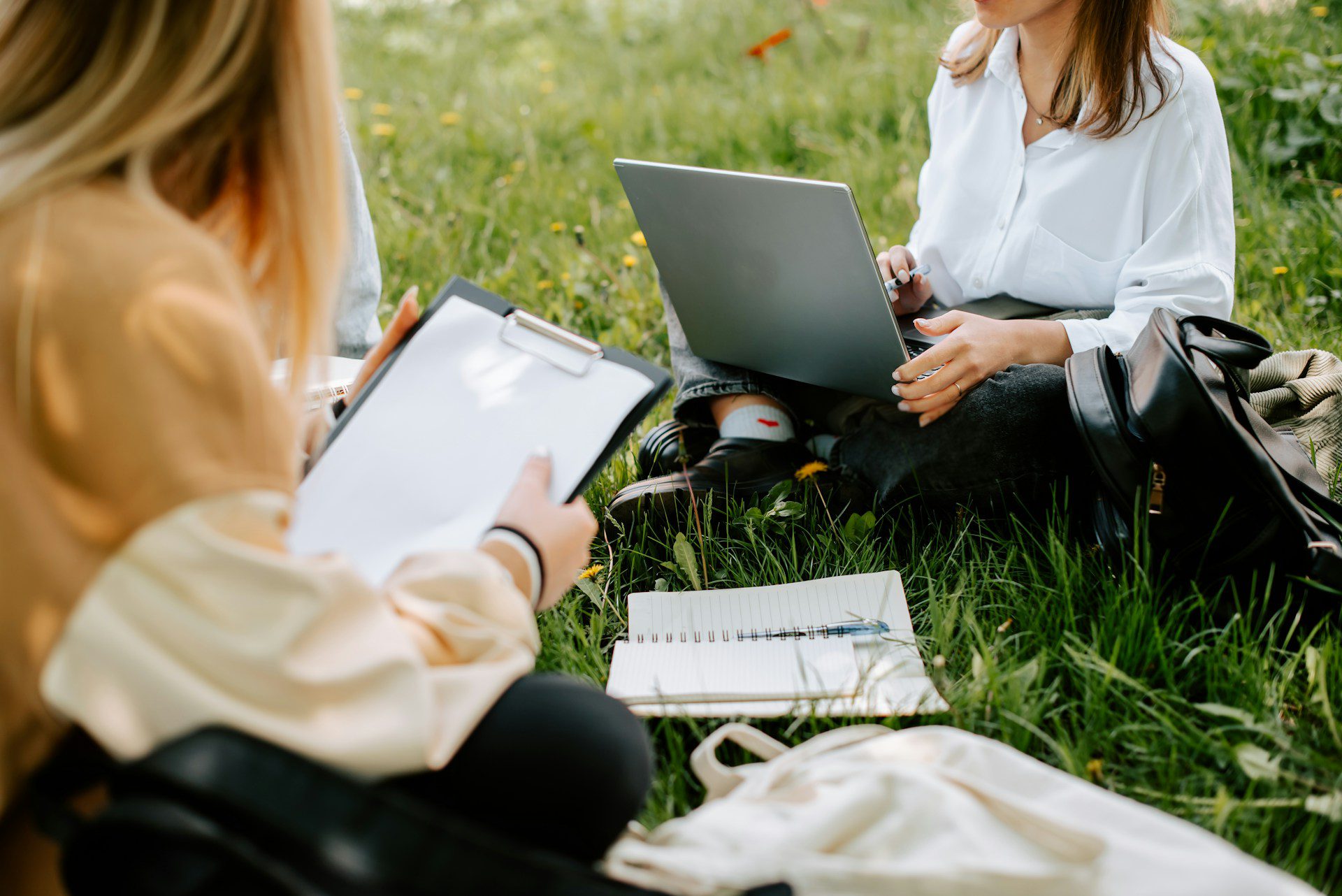 How Remote Work Experience Can Enhance a Student’s Resume