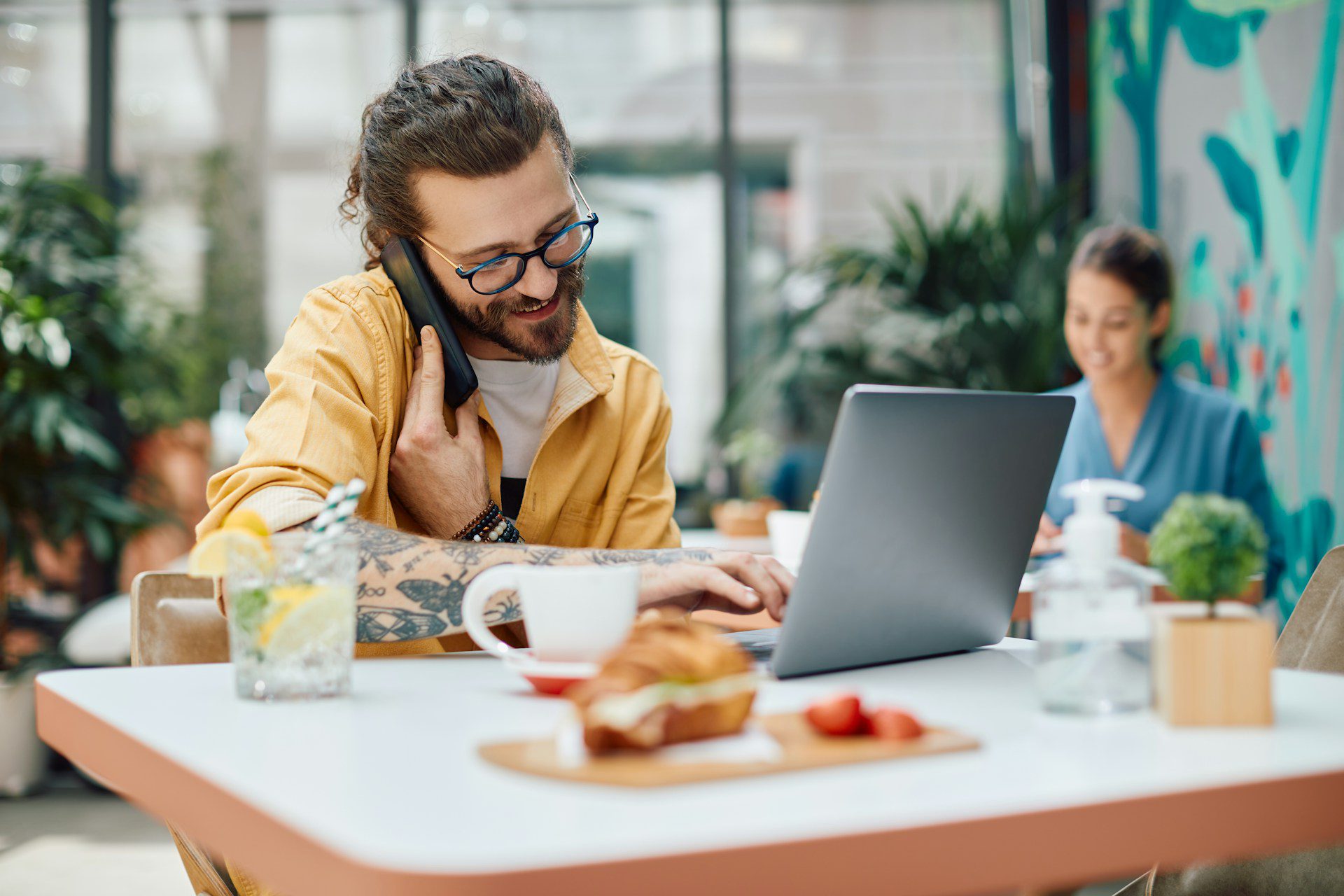 How to Work from Cafes Without Becoming a “Laptop Squatter”